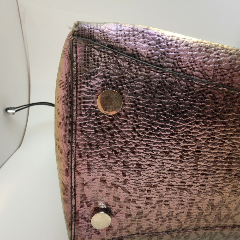 MICHAEL KORS VOYAGER TOTE HANDBAG-IRIDESCENT METALLIC HOLOGRAPHIC - Picture 5 of 16